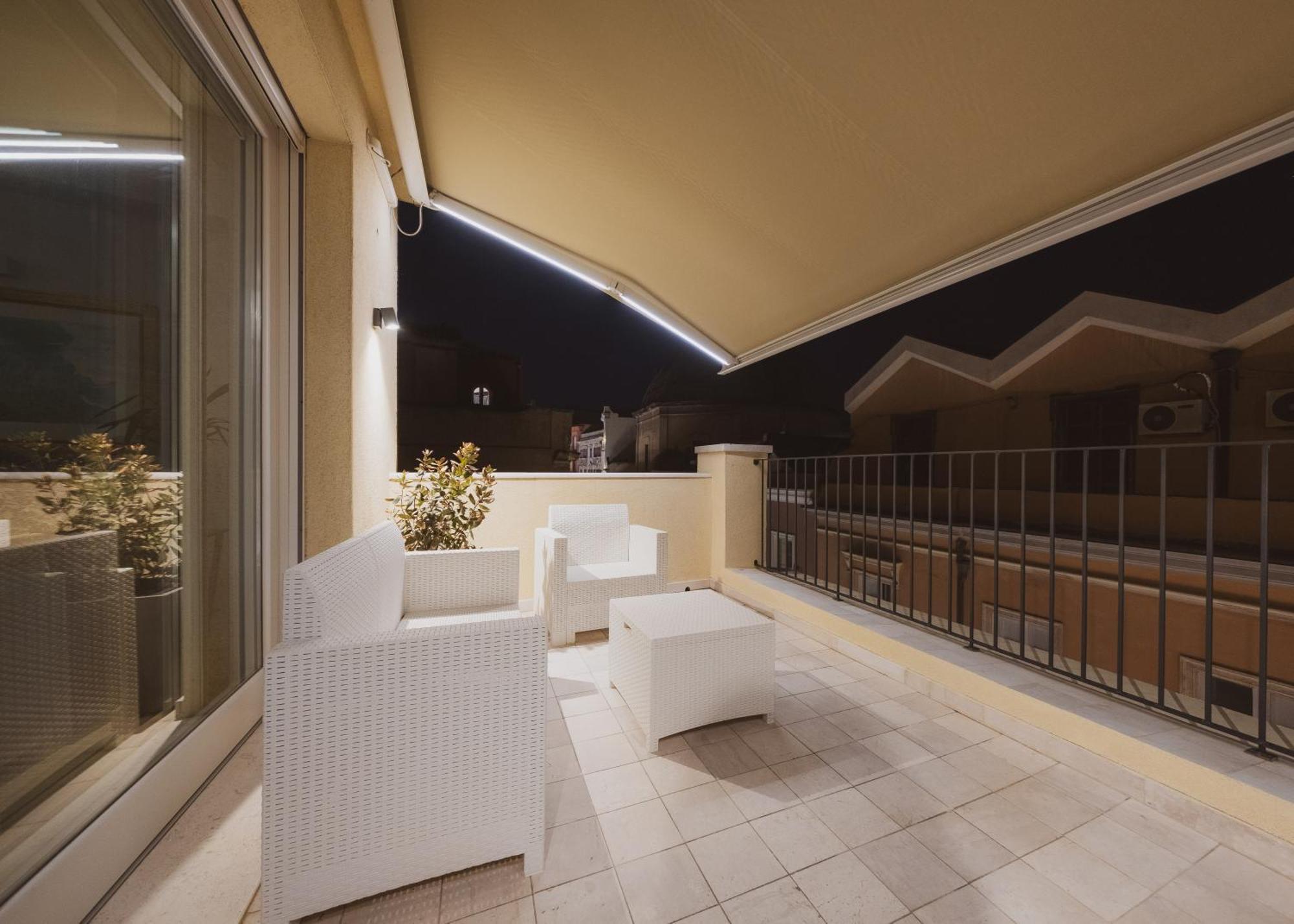 Luxury Suite La Terrazza In Pieno Centro In Cagliari Dış mekan fotoğraf