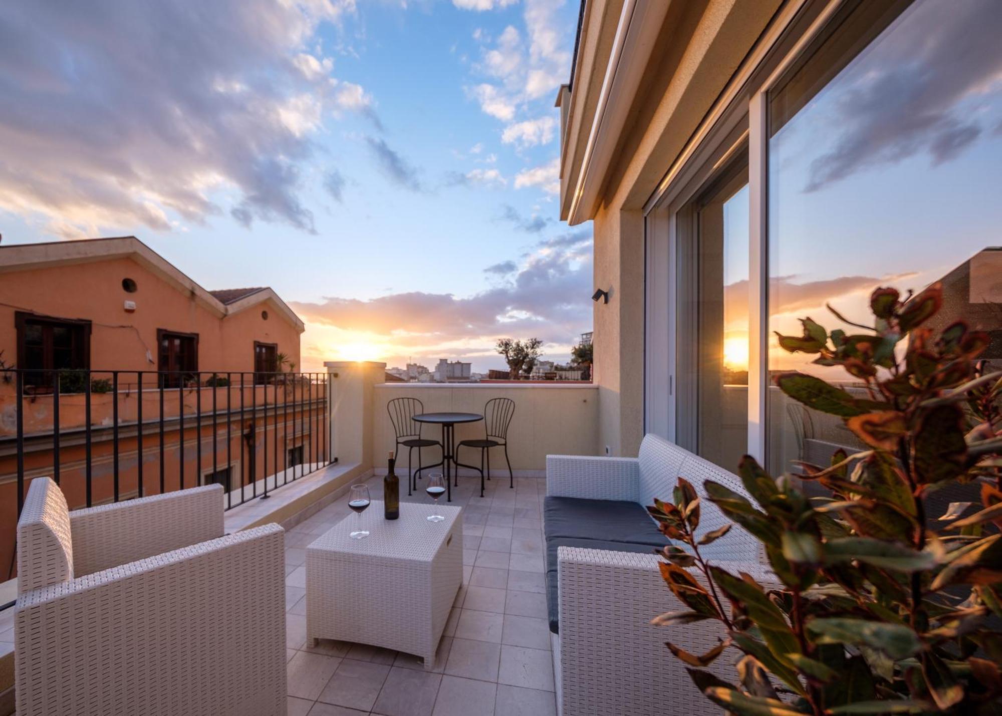 Luxury Suite La Terrazza In Pieno Centro In Cagliari Dış mekan fotoğraf